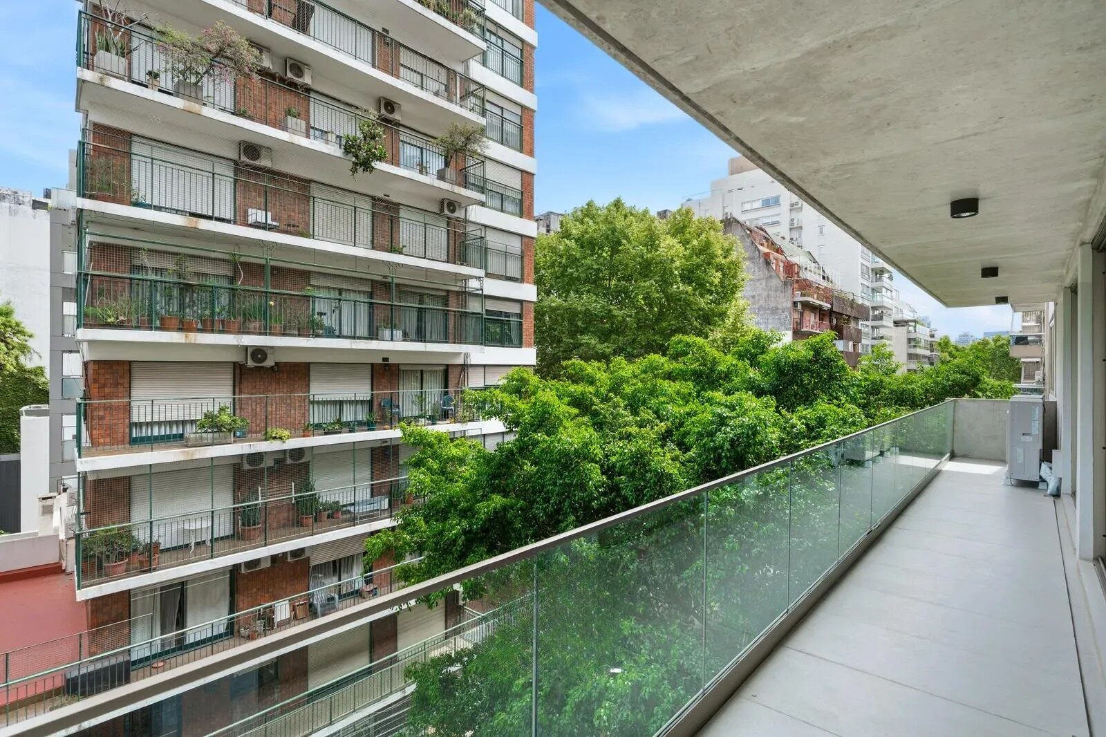 Foto real del edificio